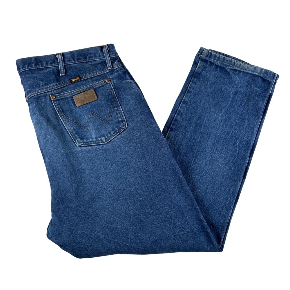 Wrangler Jeans Mens 46x32 Medium Wash Blue Denim Regular Straight Zip Fly 13MWZ